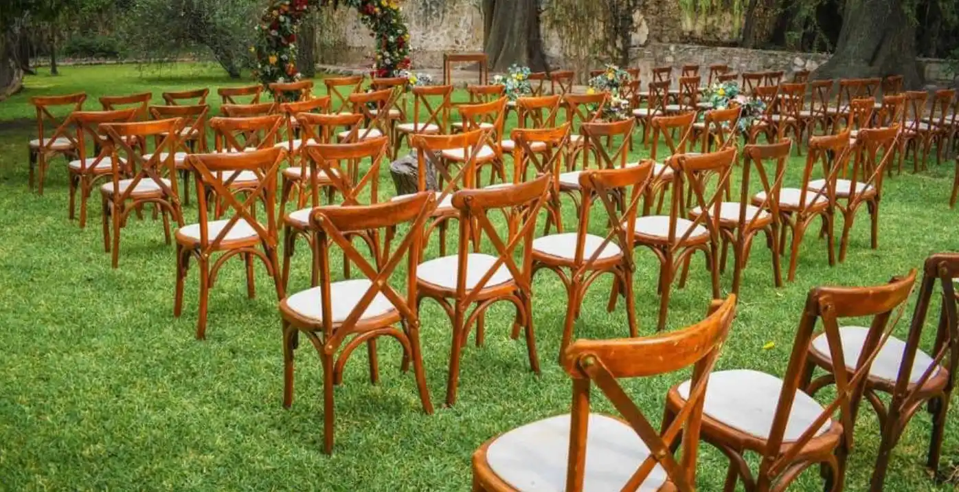 Renta de sillas crossback